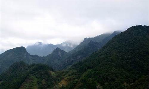 重峦叠嶂的拼音怎么读音-重峦叠嶂的读音